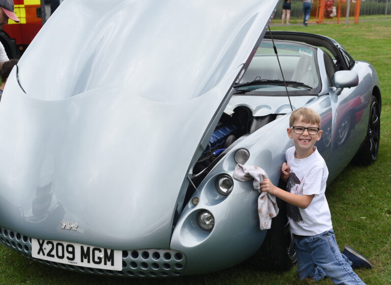 PHOTOGRAPHER  Simon Pizzey Thomas Gardner polishing his uncle's Tuscan TVRStroud Show  Stratford Park